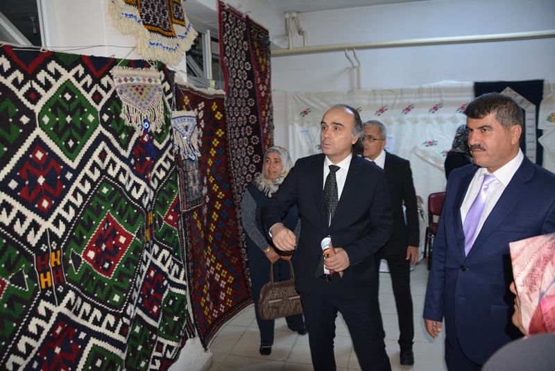 KAYMAKAM ÜÇÜNCÜ, KİLİM DOKUMACILIĞINI HEP BİRLİKTE YAŞATACAĞIZ